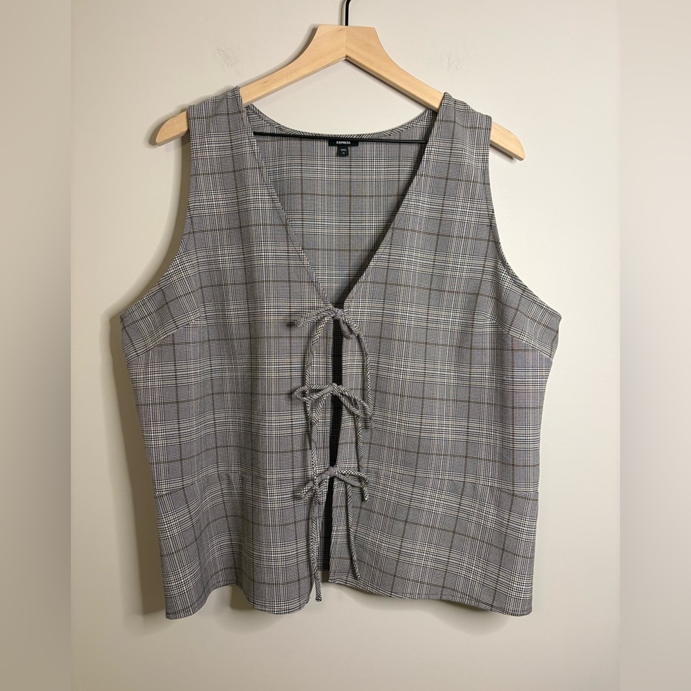 Women’s Express Plaid Tie Front Top size XL